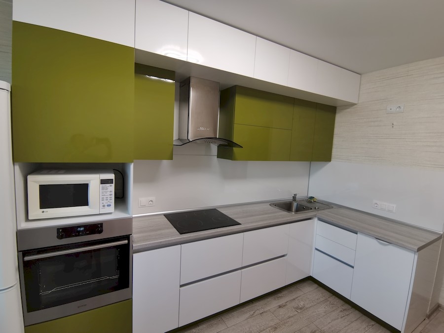 Белый кухонный гарнитур-Кухня из пластика «Модель 572»-фото4