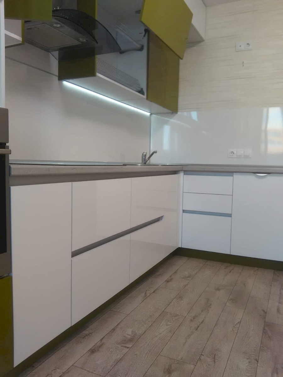 Белый кухонный гарнитур-Кухня из пластика «Модель 572»-фото7